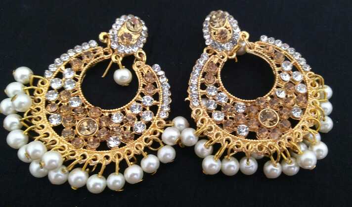 golden and white earrings.. in Karachi City, Sindh - Free Business Listing