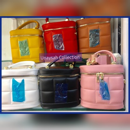 Bags for girls & women.. in Rawalpindi, Punjab 46000 - Free Business Listing