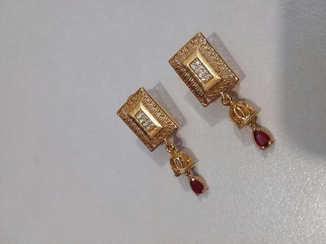 Golden Earring for girls.. in Mardan, Khyber Pakhtunkhwa - Free Business Listing